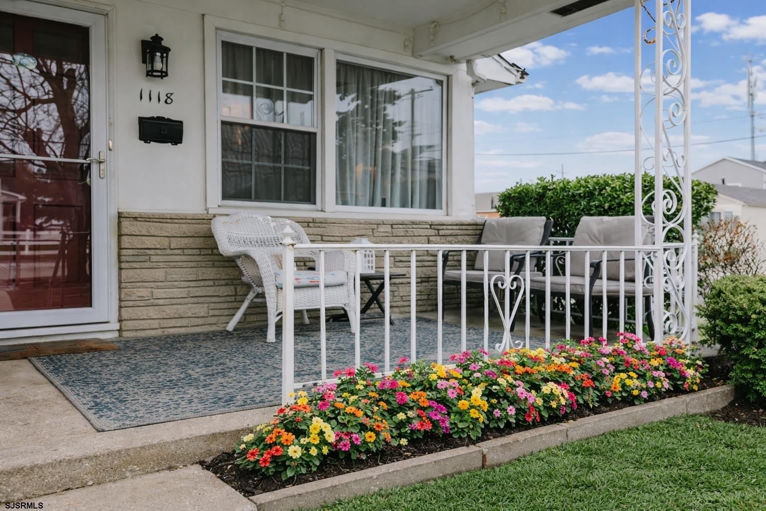 1118 Beach Ave W – photo 5