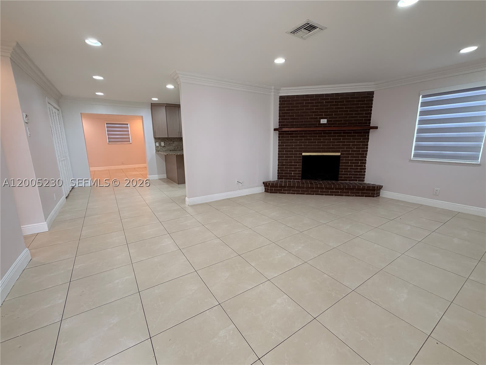 3011 N 74th Ave – photo 3