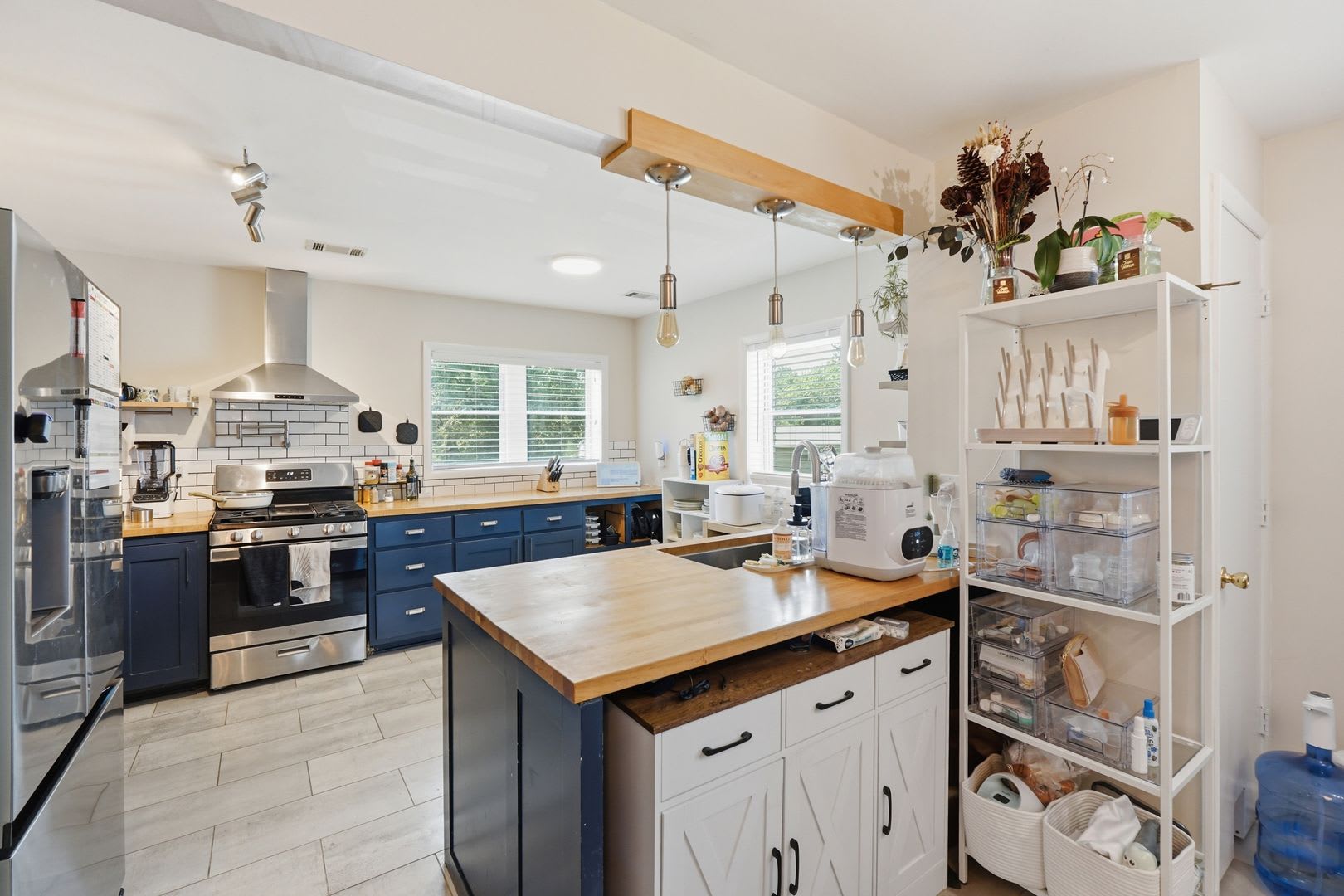 Beautifully Updated Split Level Home Near Wheaton Metro – photo 5
