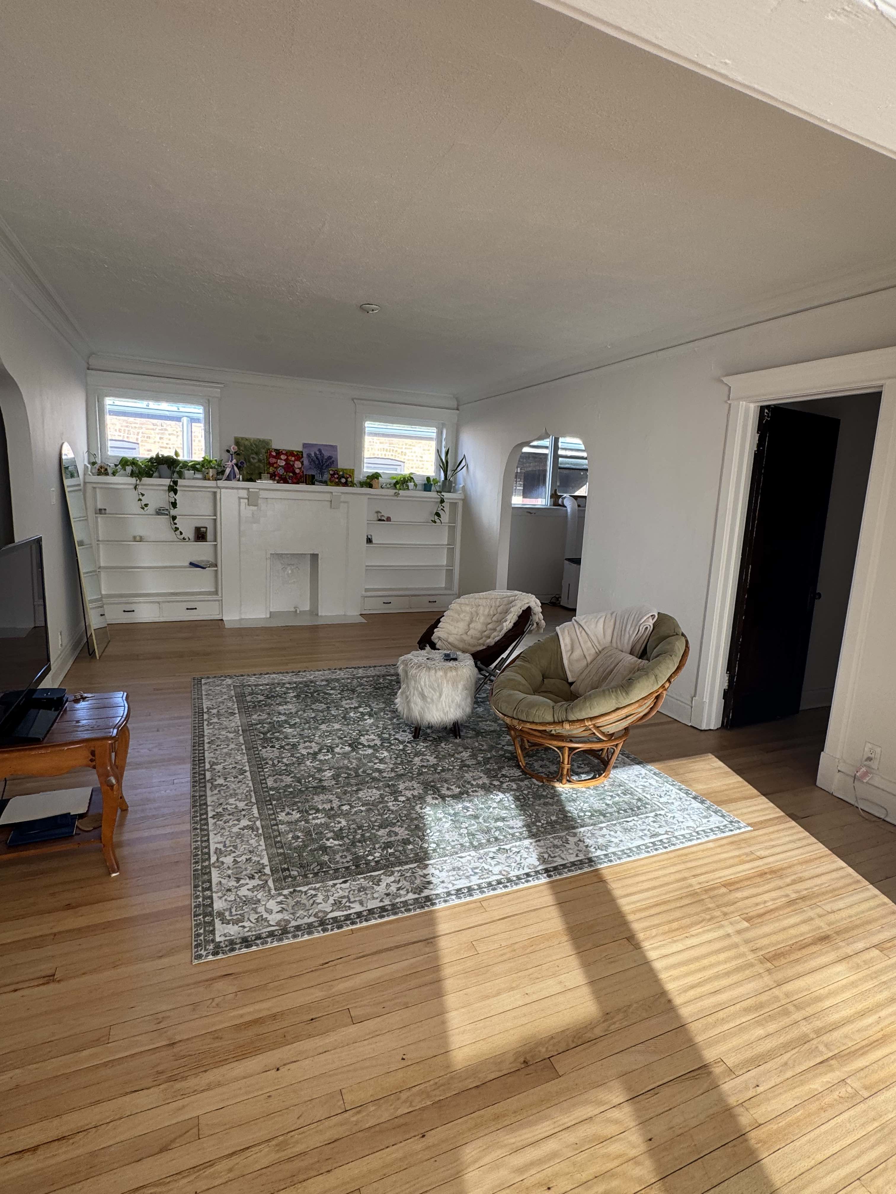 3619 N Pine Grove Ave – photo 1