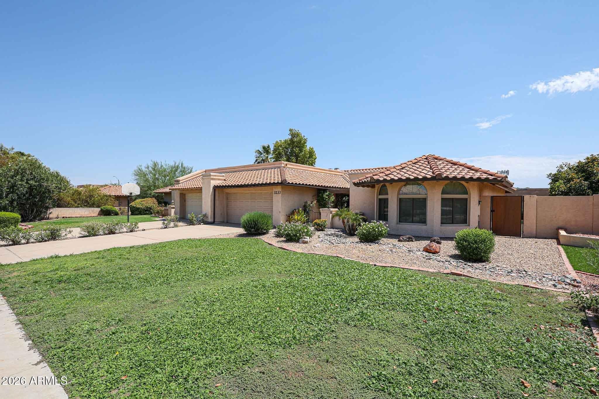 3233 E Desert Cove Avenue – photo 2