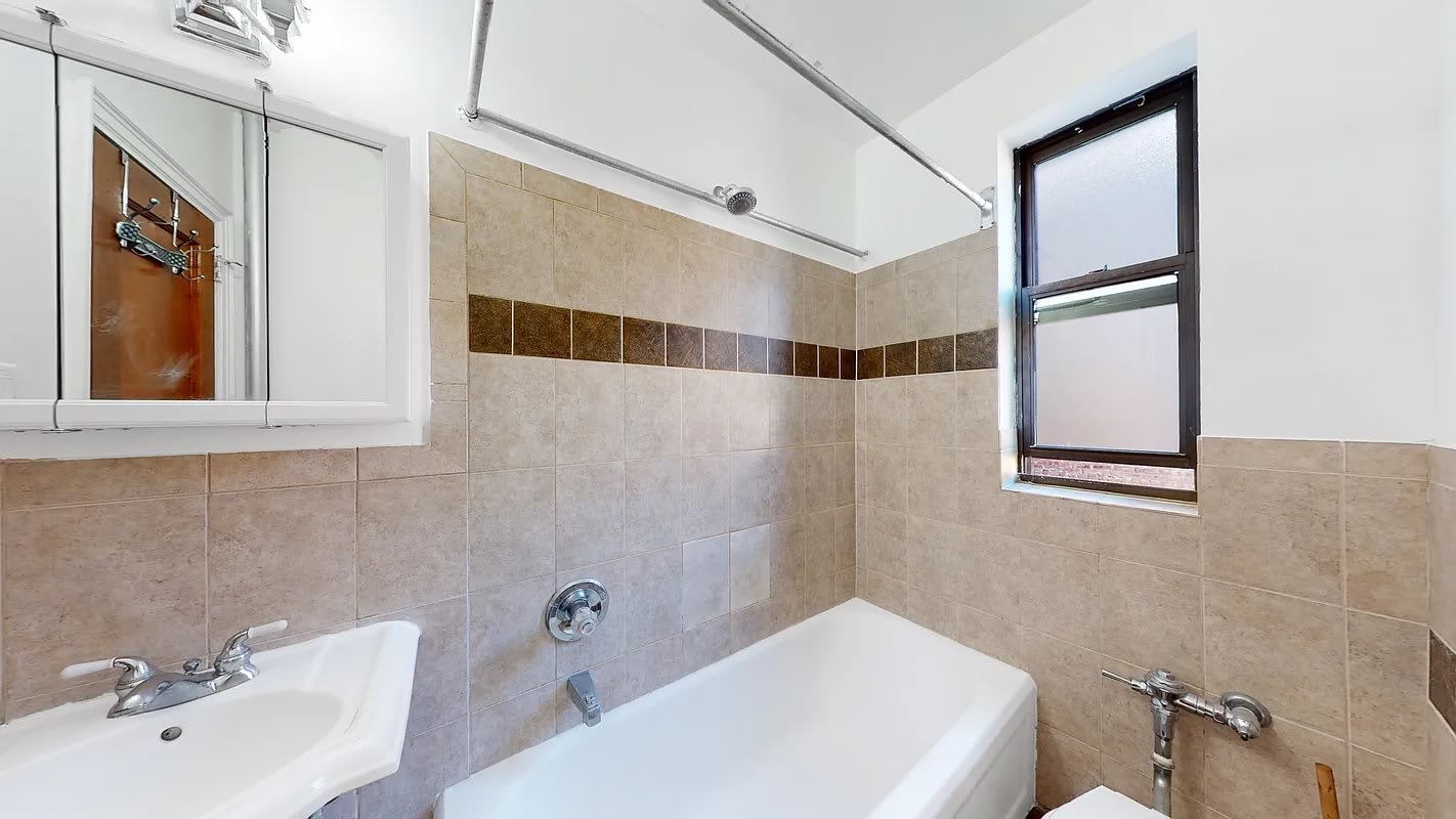 3000 Valentine Ave Apt 4E – photo 3