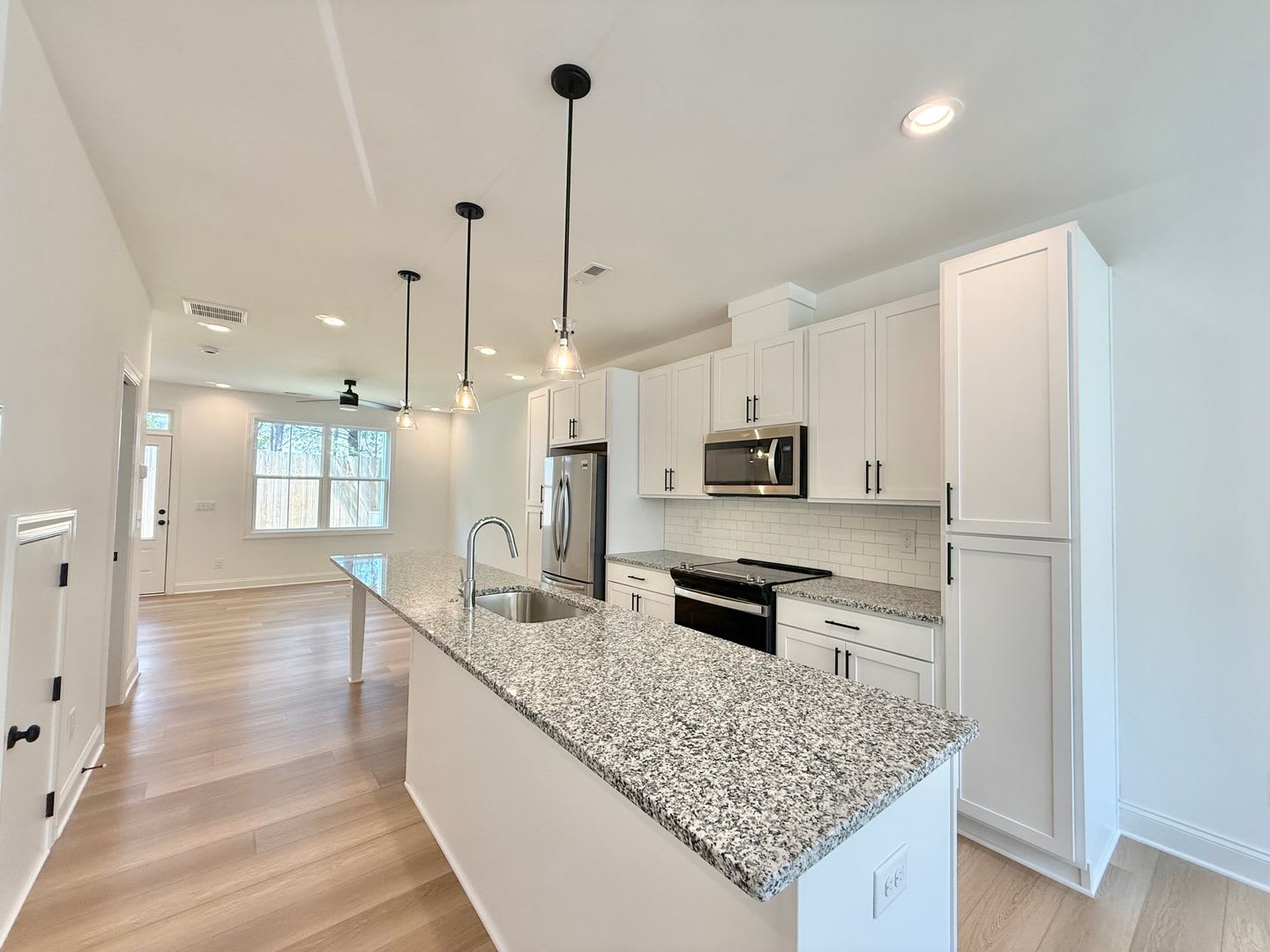 Offering 150 Rent Discount For First 6 Months Refundable Application Fees 150 Move In Promotion Newly Built 4Bd 3 5Ba Raleigh Townhome In A Great Location – photo 5