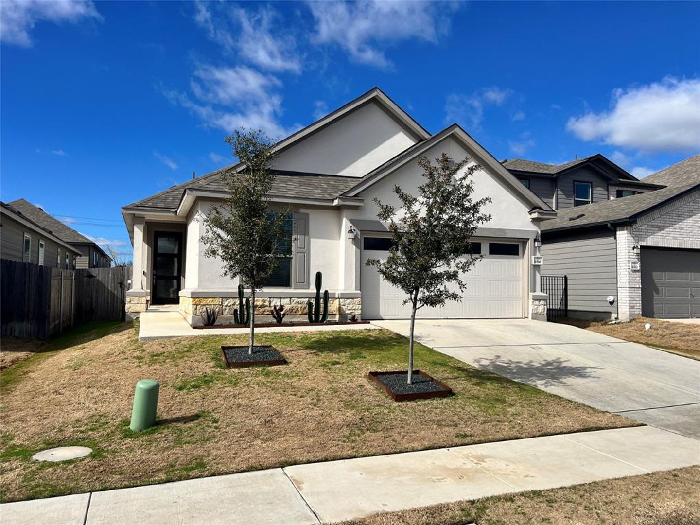 Del Valle Sundance Crossing 4 Bedrooms 2 Baths 1 Story Home Like New Built 2021 Refrigerator Washer Dryer – photo 1
