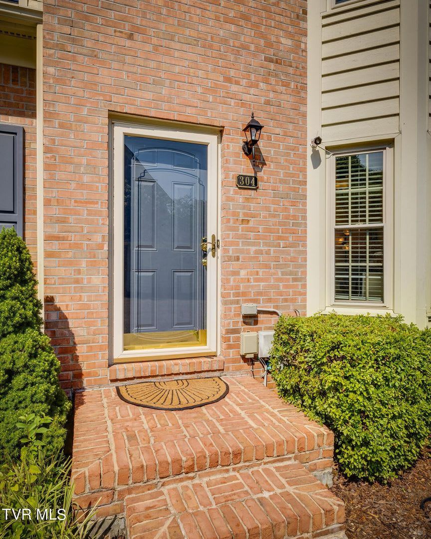 3 Bedroom/3.5 Bath 2 story Condo – photo 2