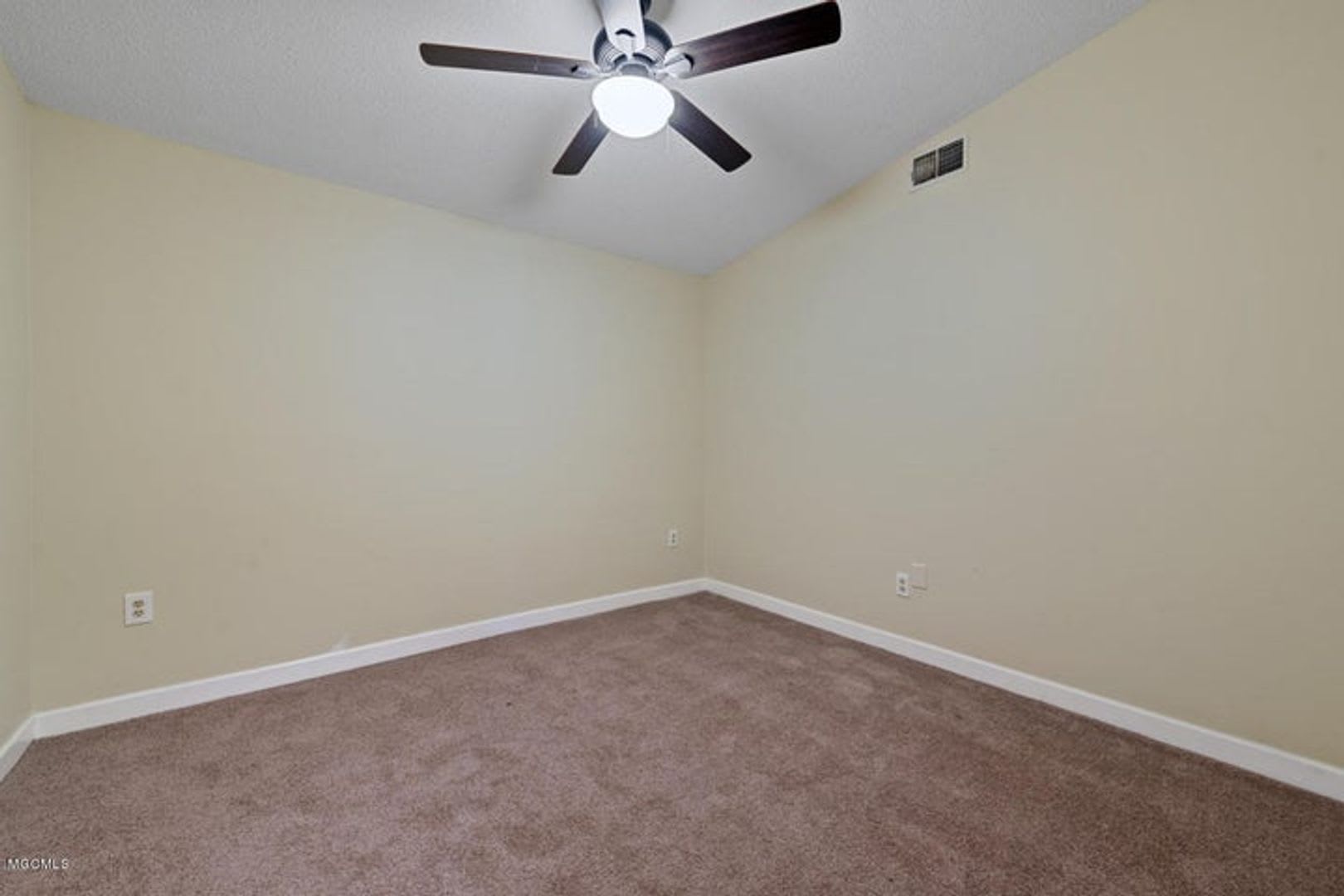 Large Home Close To The Beach – photo 4