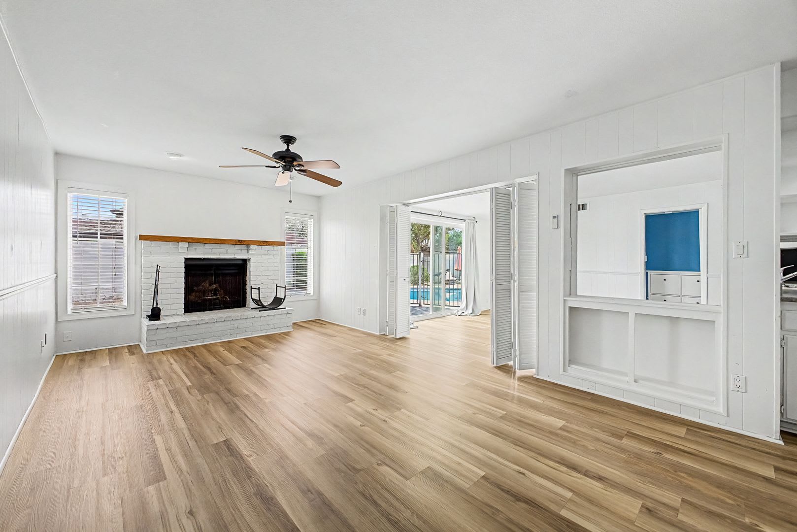 GORGEOUS 3Bed/2Bath Home w/Pool in NORTH GLEN SQUARE – photo 5