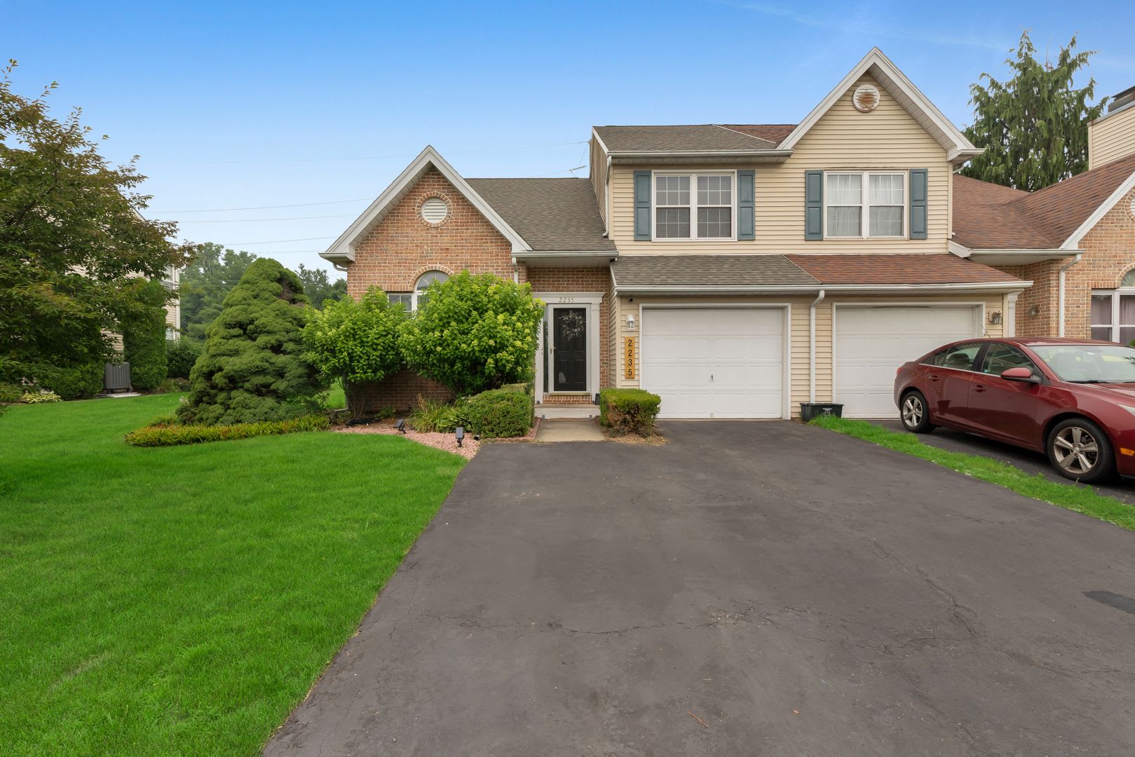 Charming Single Family Home in Coplay Neighborhood – photo 1
