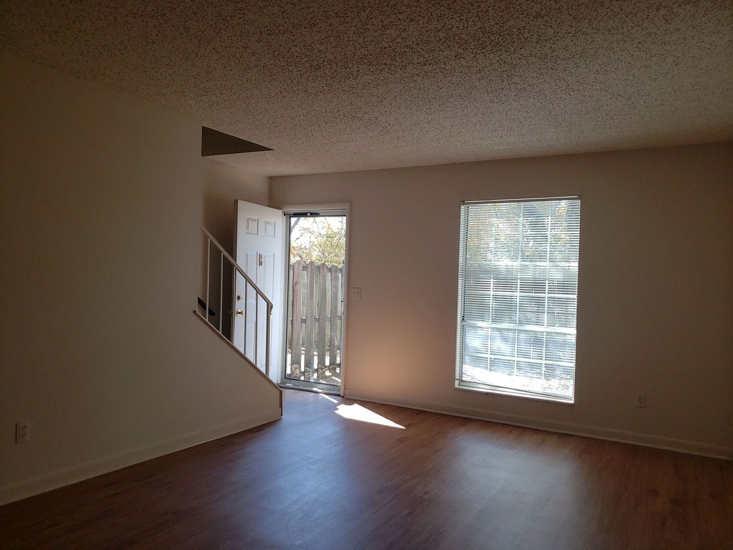 Spacious 1 Bedroom, 1.5 Bath Townhouse – Minutes from Nashville – photo 2