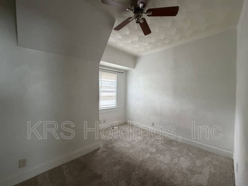 1025 Baltimore St – photo 4