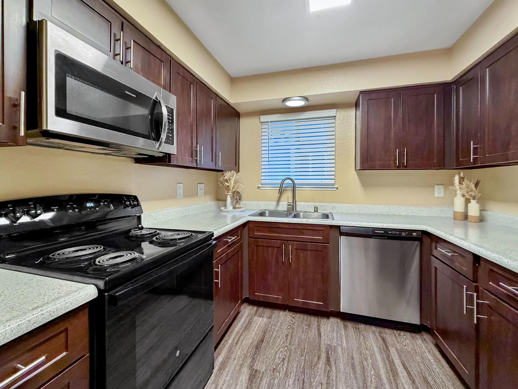 Bennington Apartments – photo 2