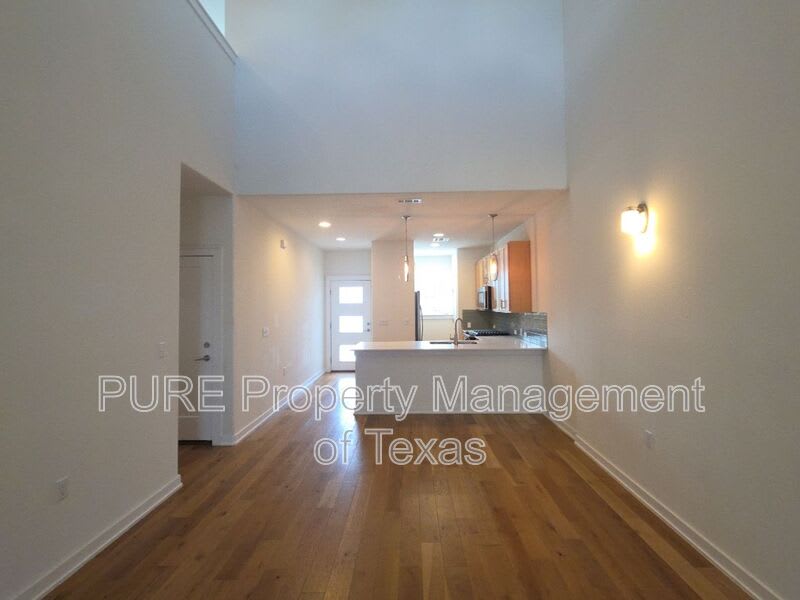6800 Menchaca Rd – photo 5