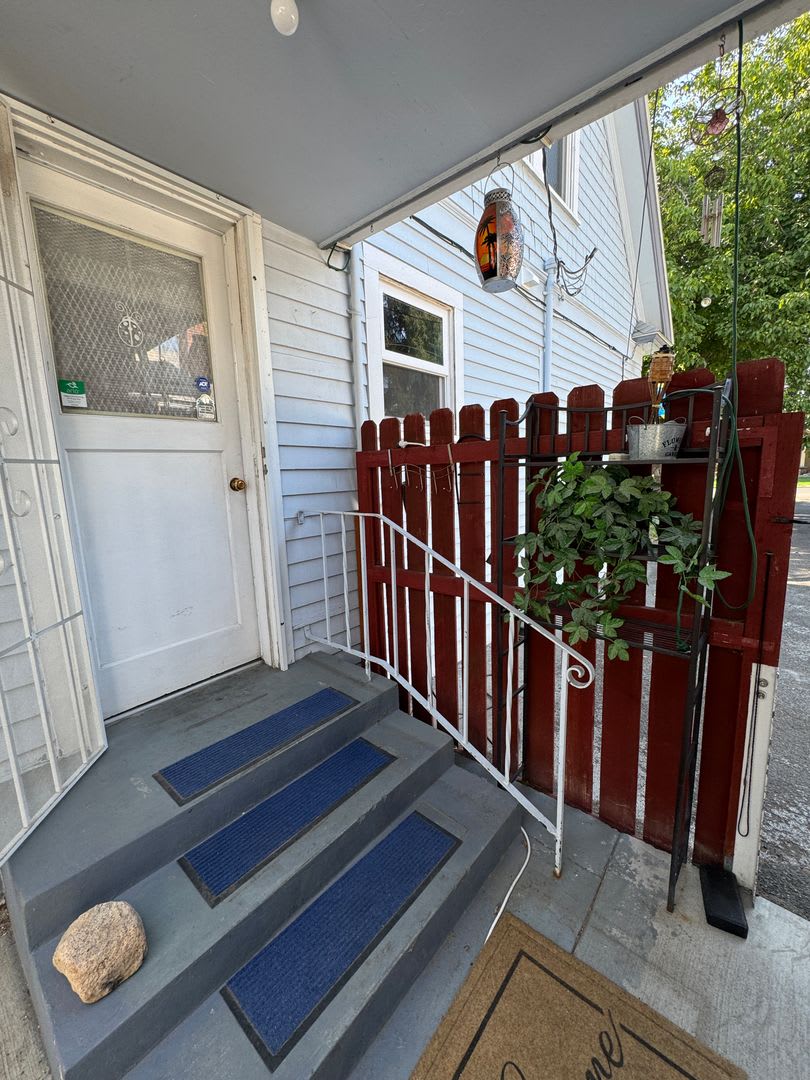 Non-Refundable & Security Deposit Total: $1900.00 – photo 2