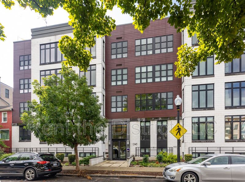 1345 K Street SE – photo 1