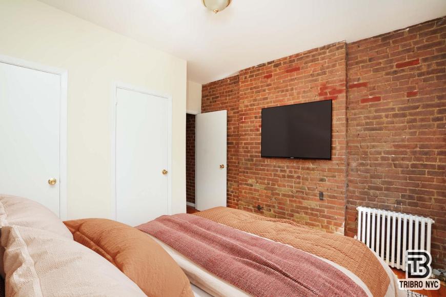 402 West 48th Street – photo 3