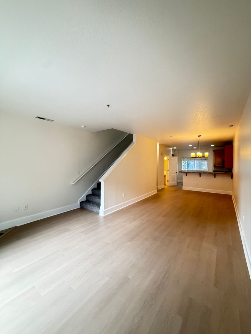 Beaverton TH. Huge 3rd bed/bonus room. Attached Garage- Close 2 Max – photo 3
