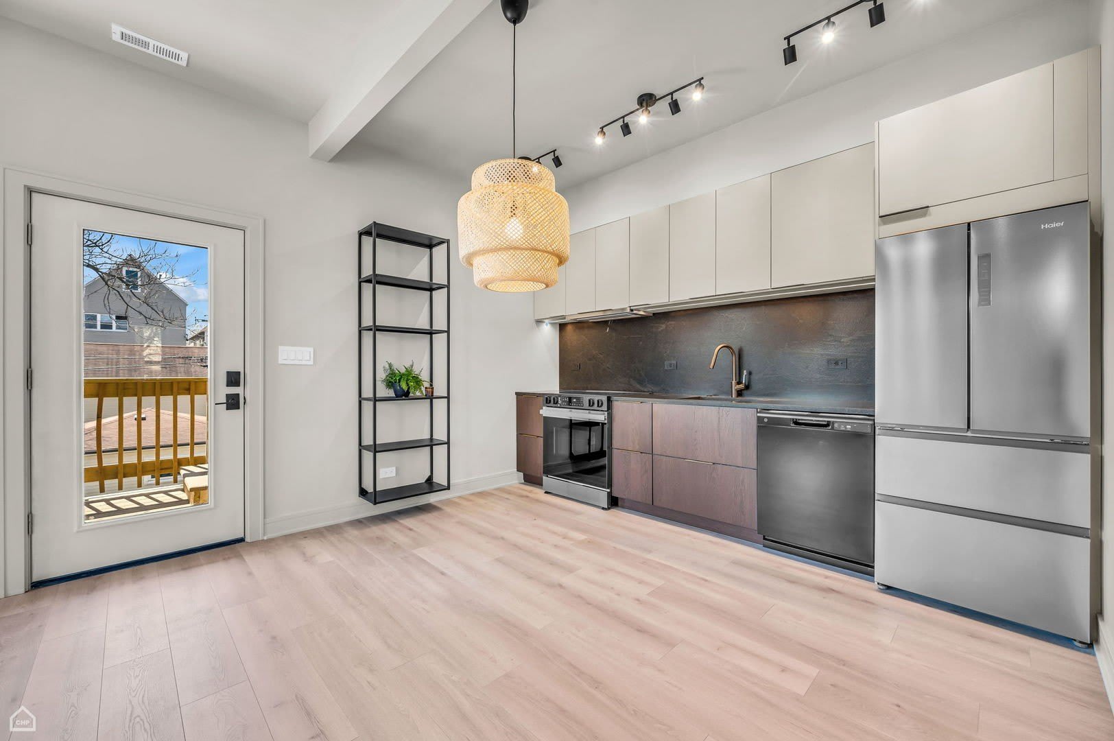 3701 W Dickens Avenue – photo 5