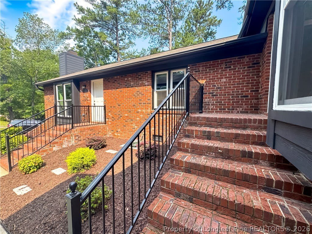 533 Coronation Drive – photo 3