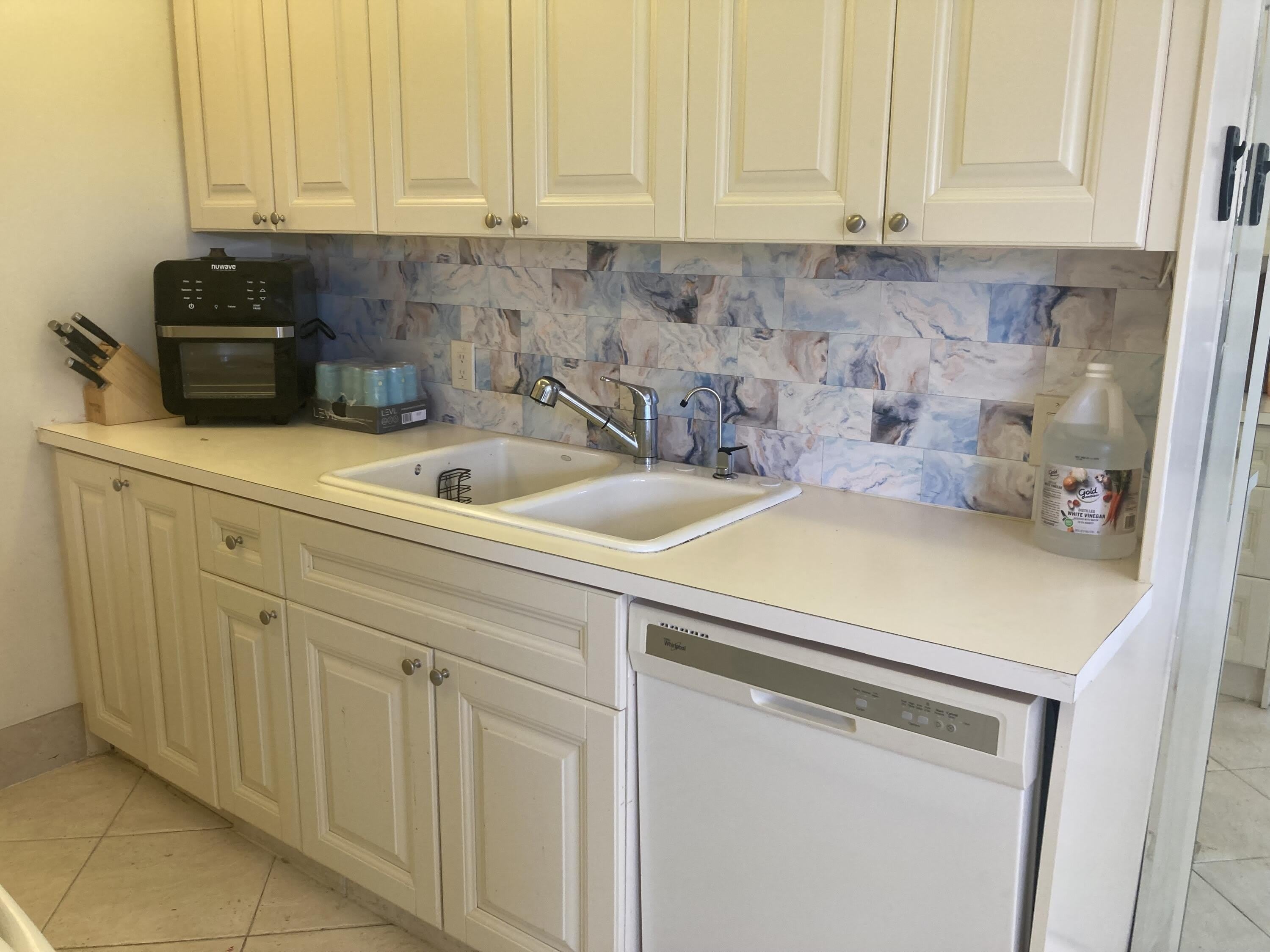 1097 CORNWALL E – photo 5
