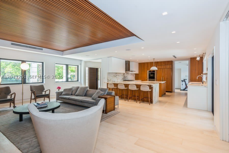 1035 Catalonia ave – photo 4