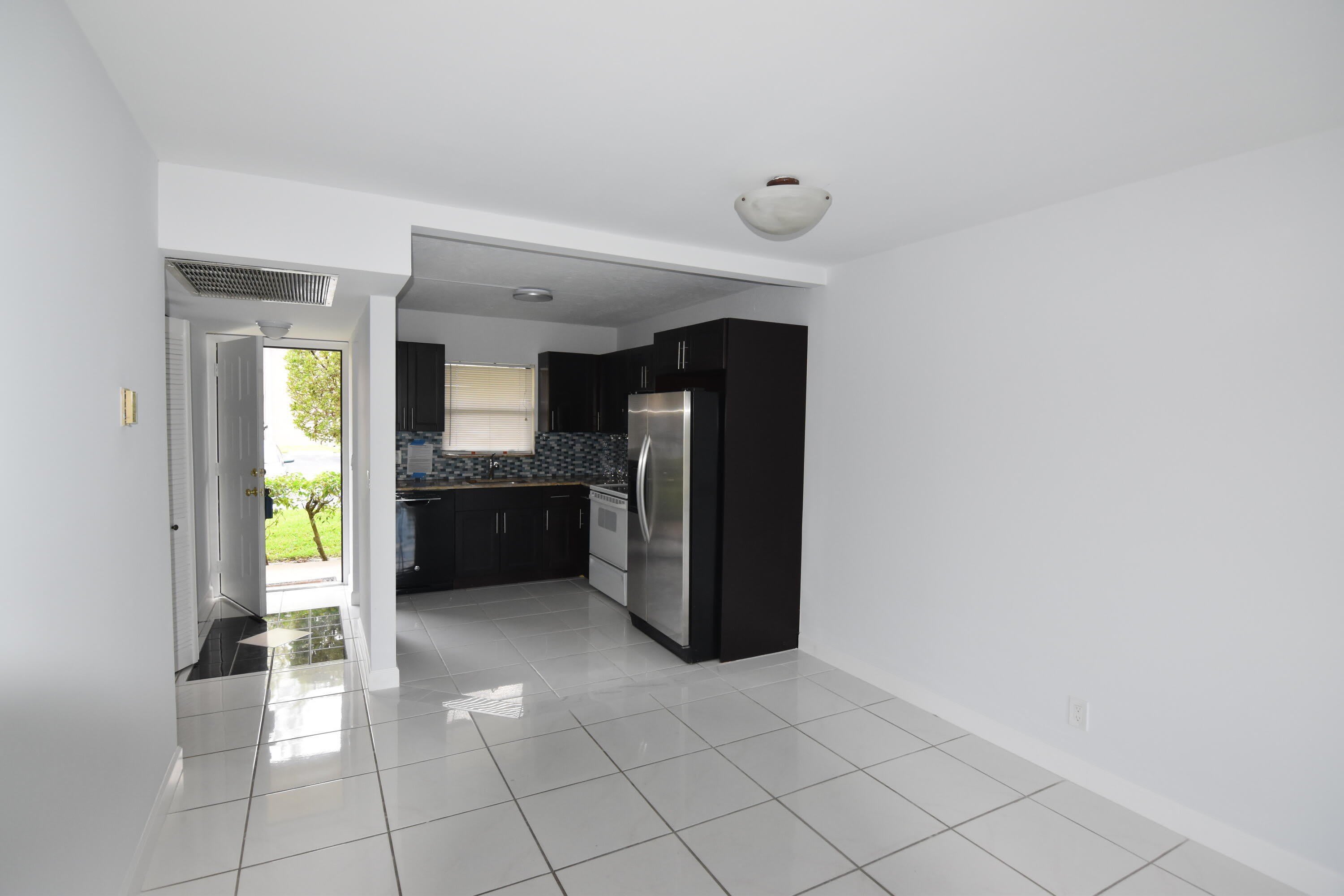 21895 Lake Forest Circle – photo 4