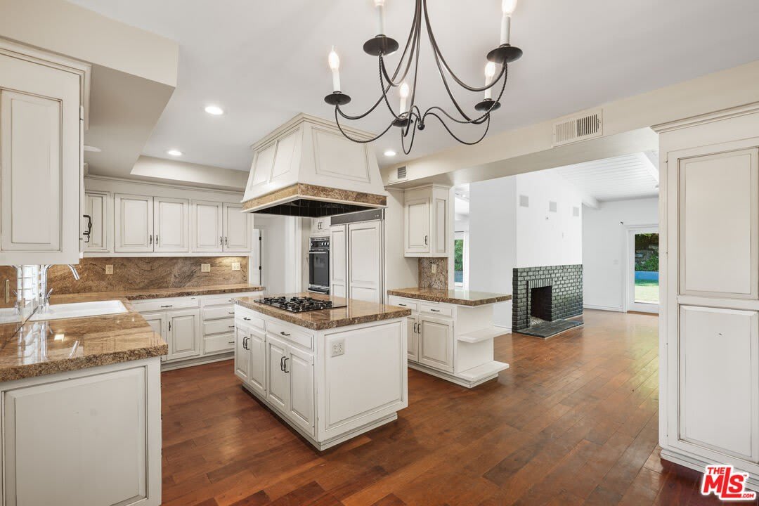 23742 Kivik St – photo 4