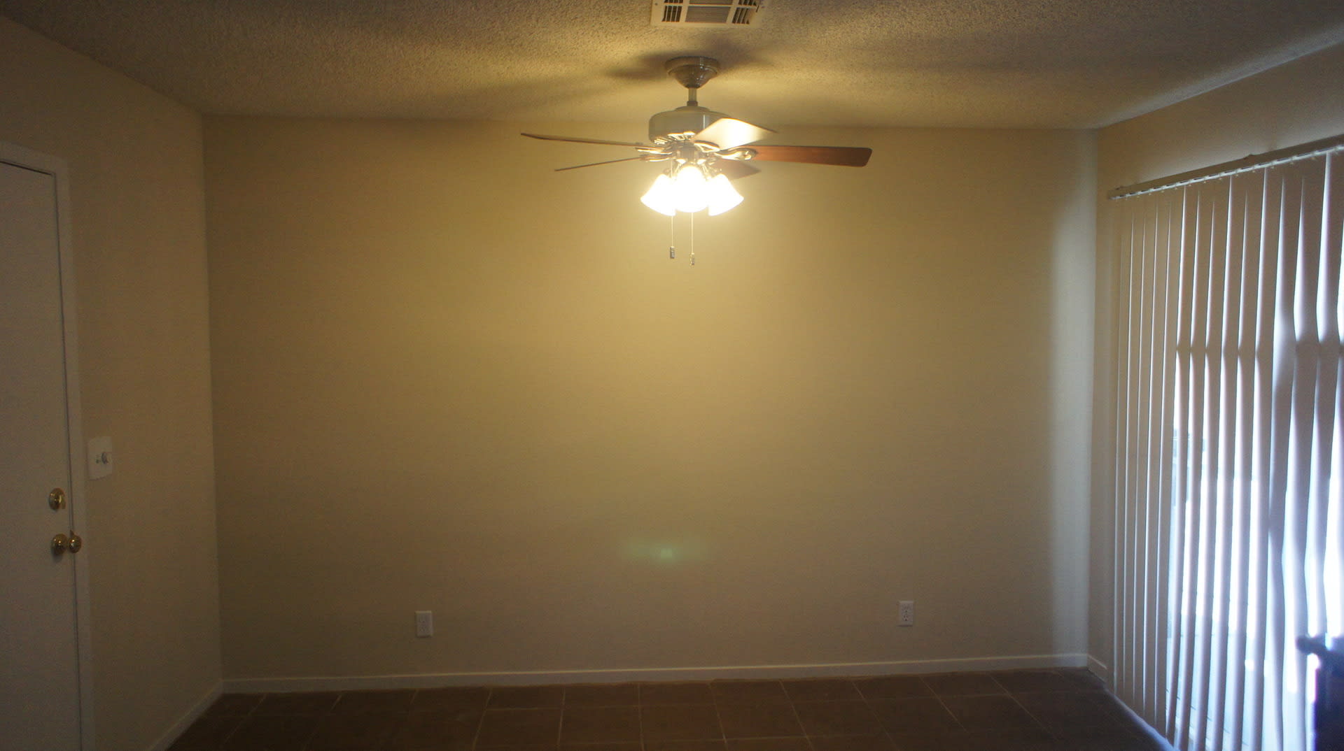 Charming 3Bed 2Bath 2Car Residence With Gated Pool Located In E Las Vegas Weekly Pool Service Included – photo 4