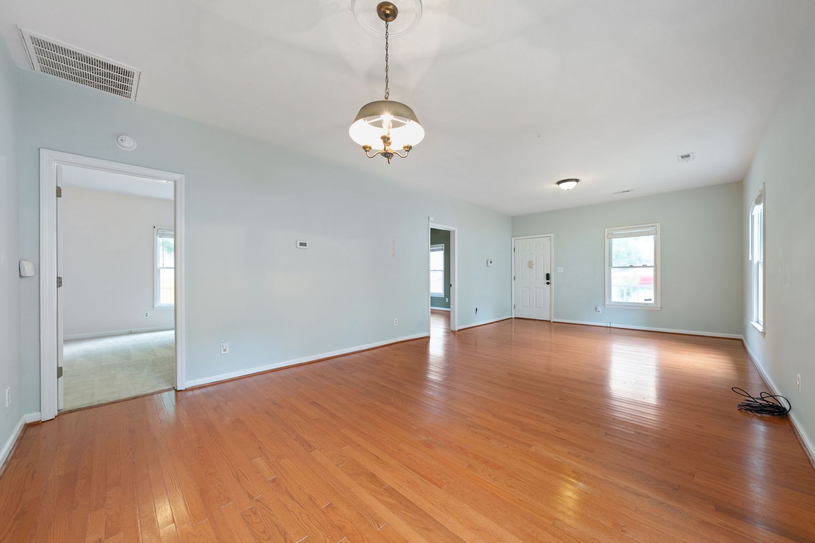 Available 10/23/2026! Adorable 3bd/2ba Home Close to Duke University! – photo 4