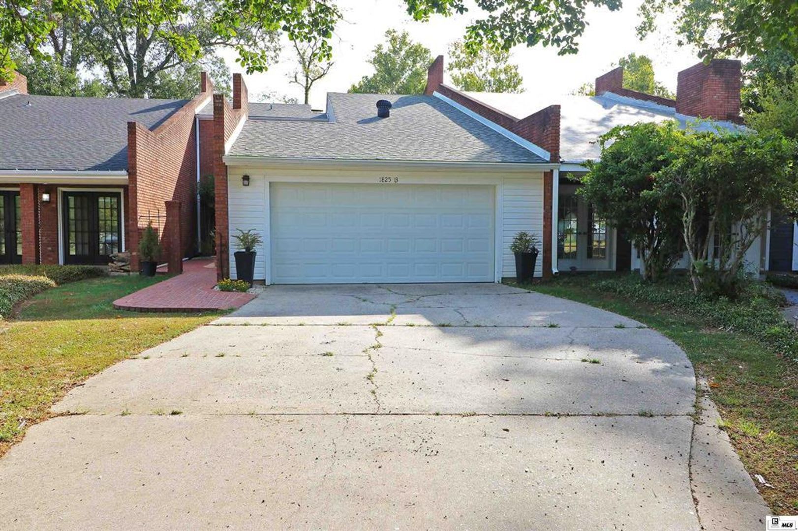 Great Townhouse in a Convenient Location! – photo 1