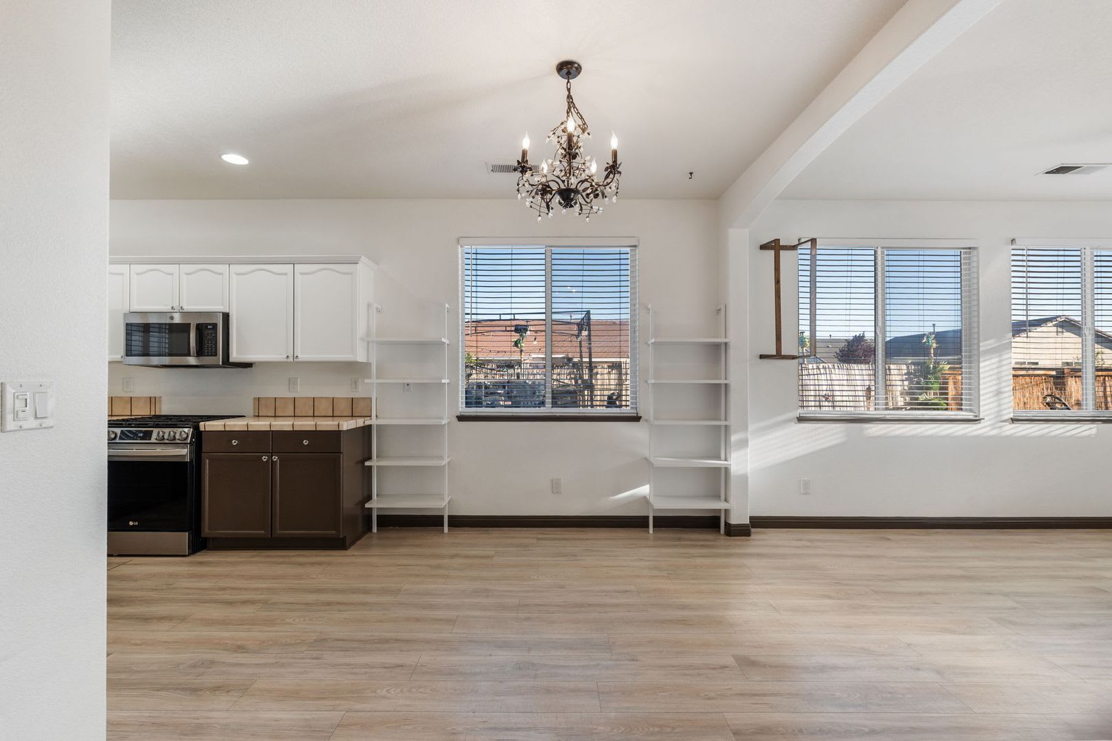 3 bd 2 bth Double Diamond Home Available Now – photo 4