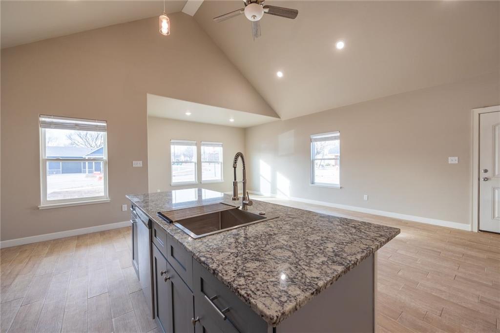 812 Valley Oaks Ln – photo 4