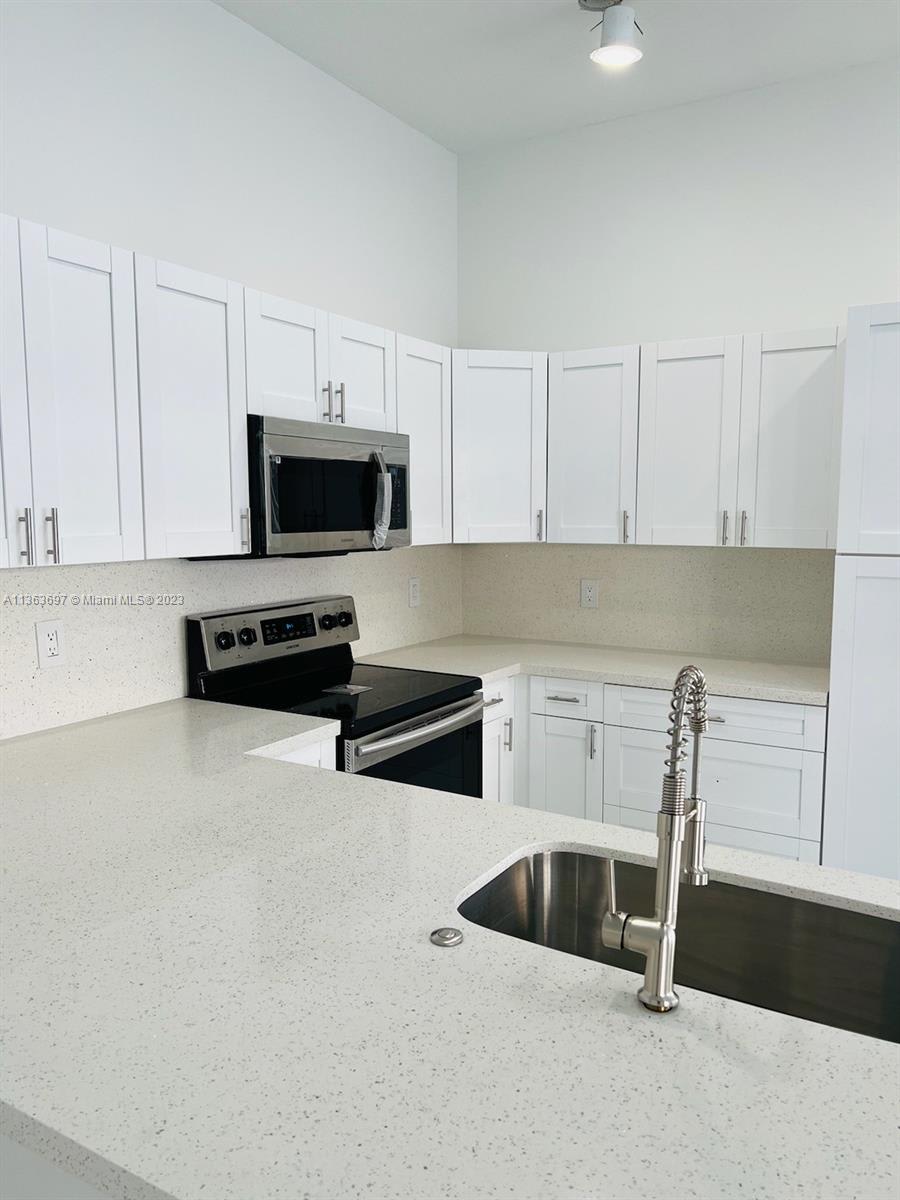 18333 Northwest 7th Street – photo 2