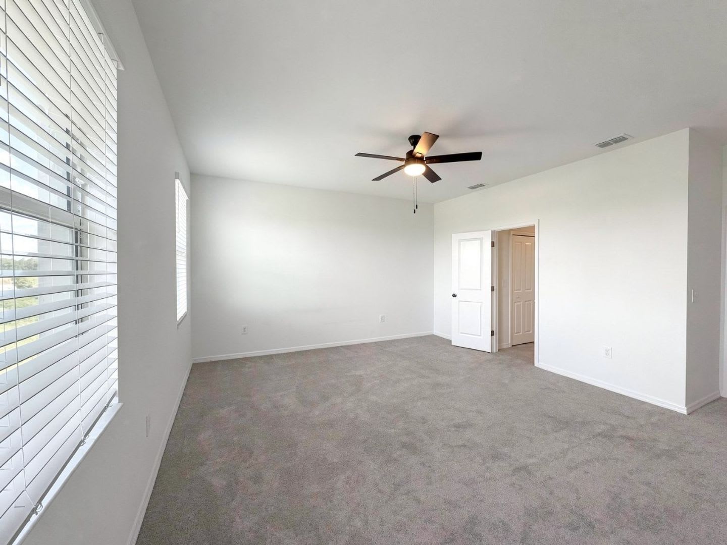 Annual lease, 3-bedroom, 2.5-bathroom townhome in Orange Blossom Ranch – photo 4