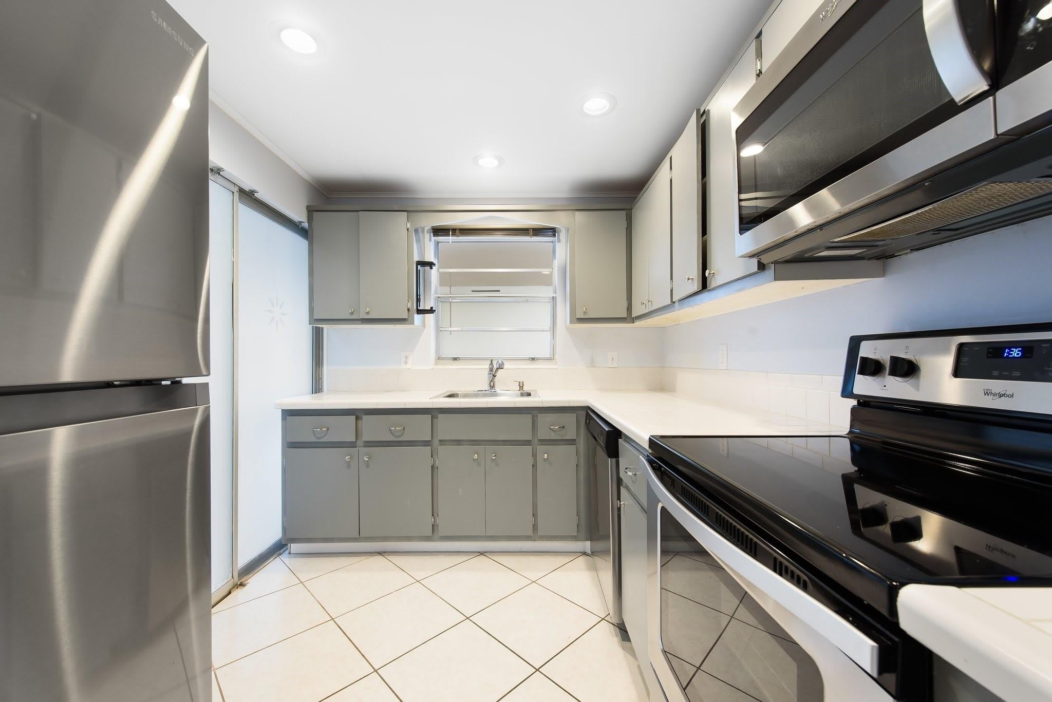 1340 NE 28TH Avenue – photo 2