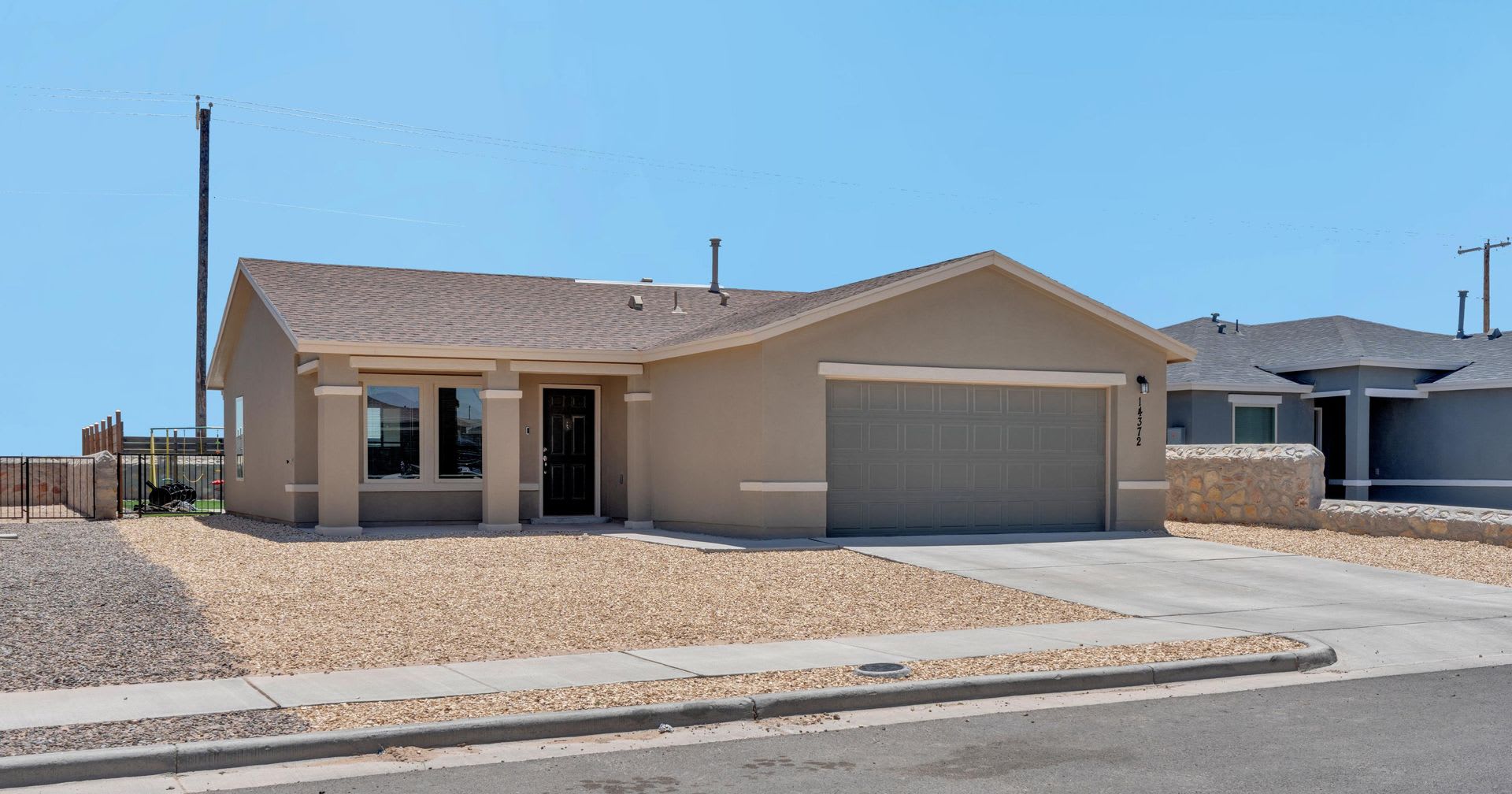East El Paso/Horizon 4bed/2Bath Refrig A/C – photo 2