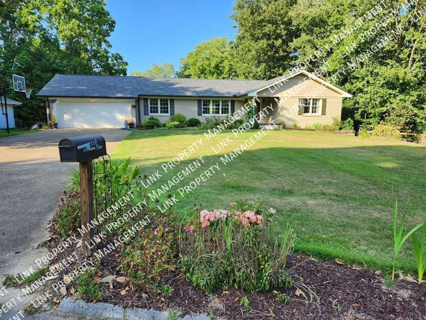 Coming November Beautiful Large Home With Renovated 3 2 East Brainerd With Garage And Big Fenced In Back Yard – photo 2