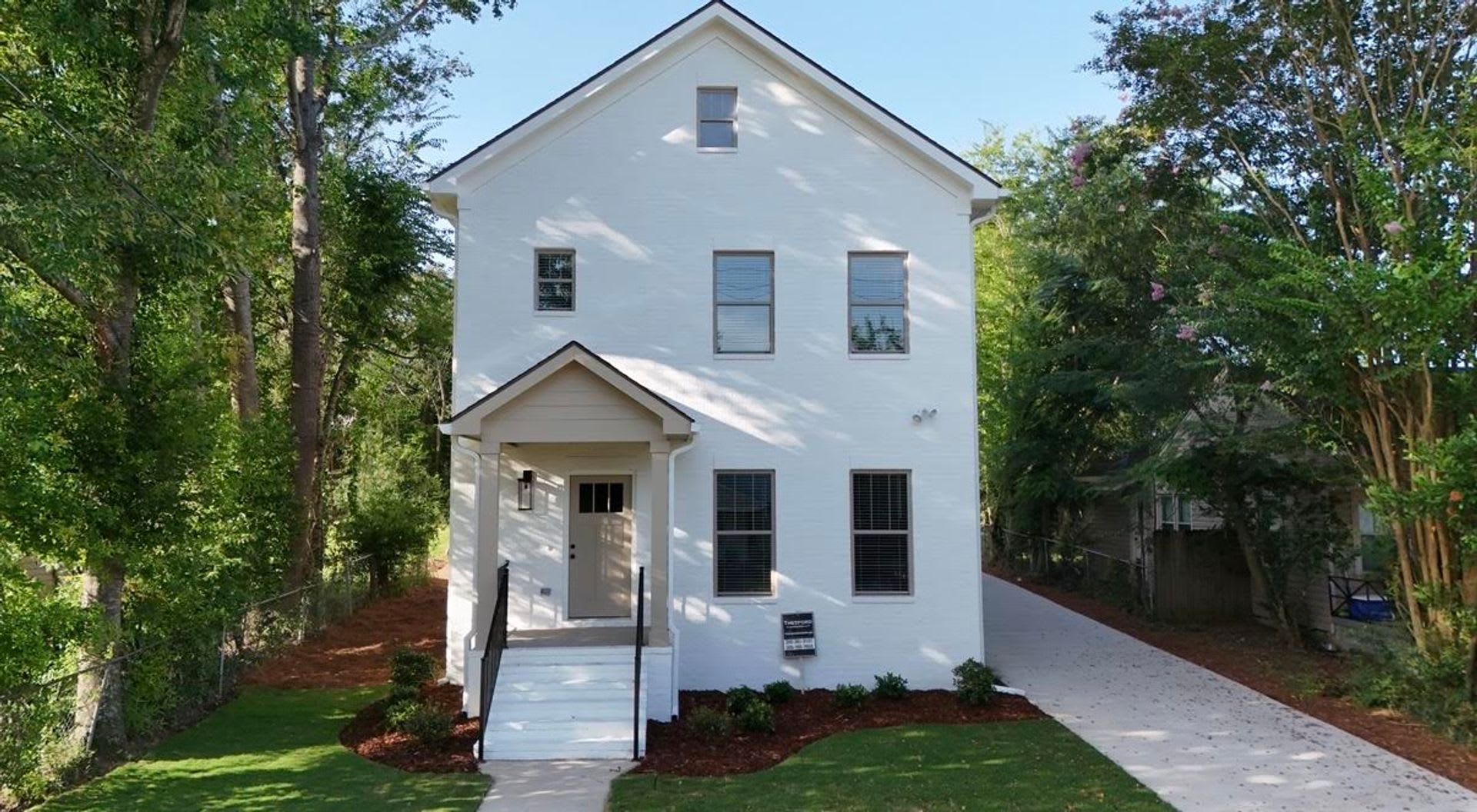 16 Lakeview 4 Bed / 4.5 Bath Leasing for Fall 2027 LESS THAN A MILE FROM CAMPUS – photo 1