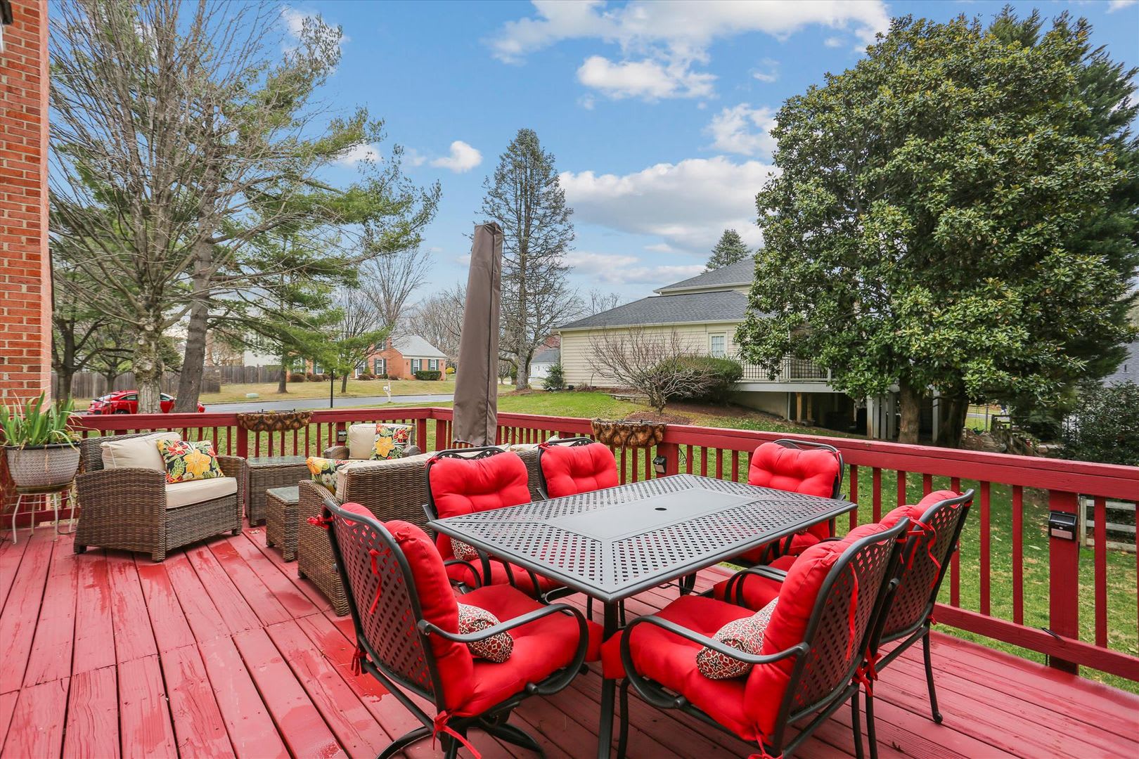 Gorgeous Single Family On Jones Lane – photo 4