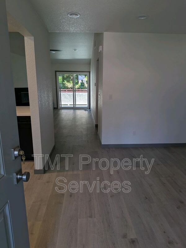 7330 Stratford Place – photo 3