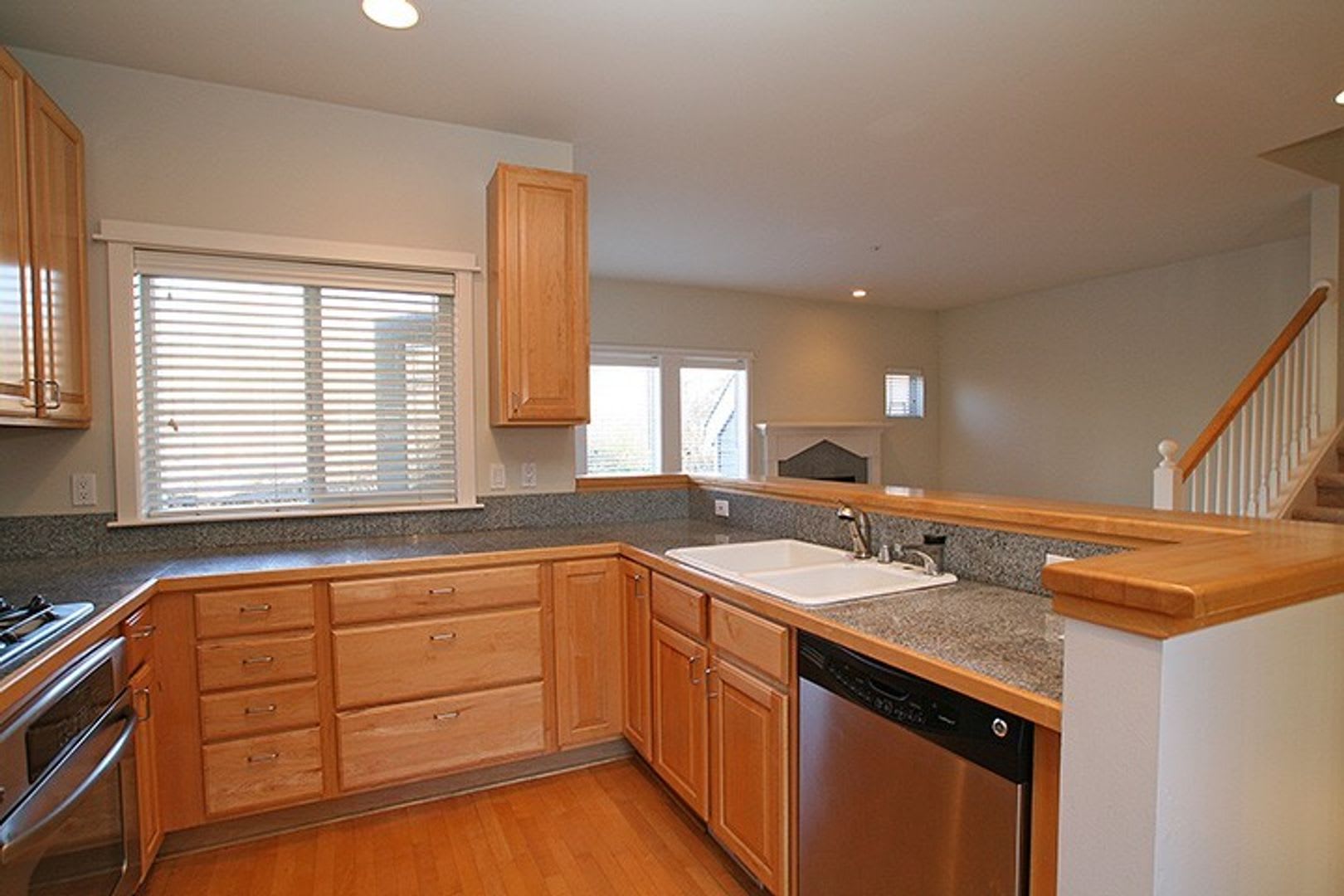 2bd/2.5ba Kirkland Townhome – photo 5