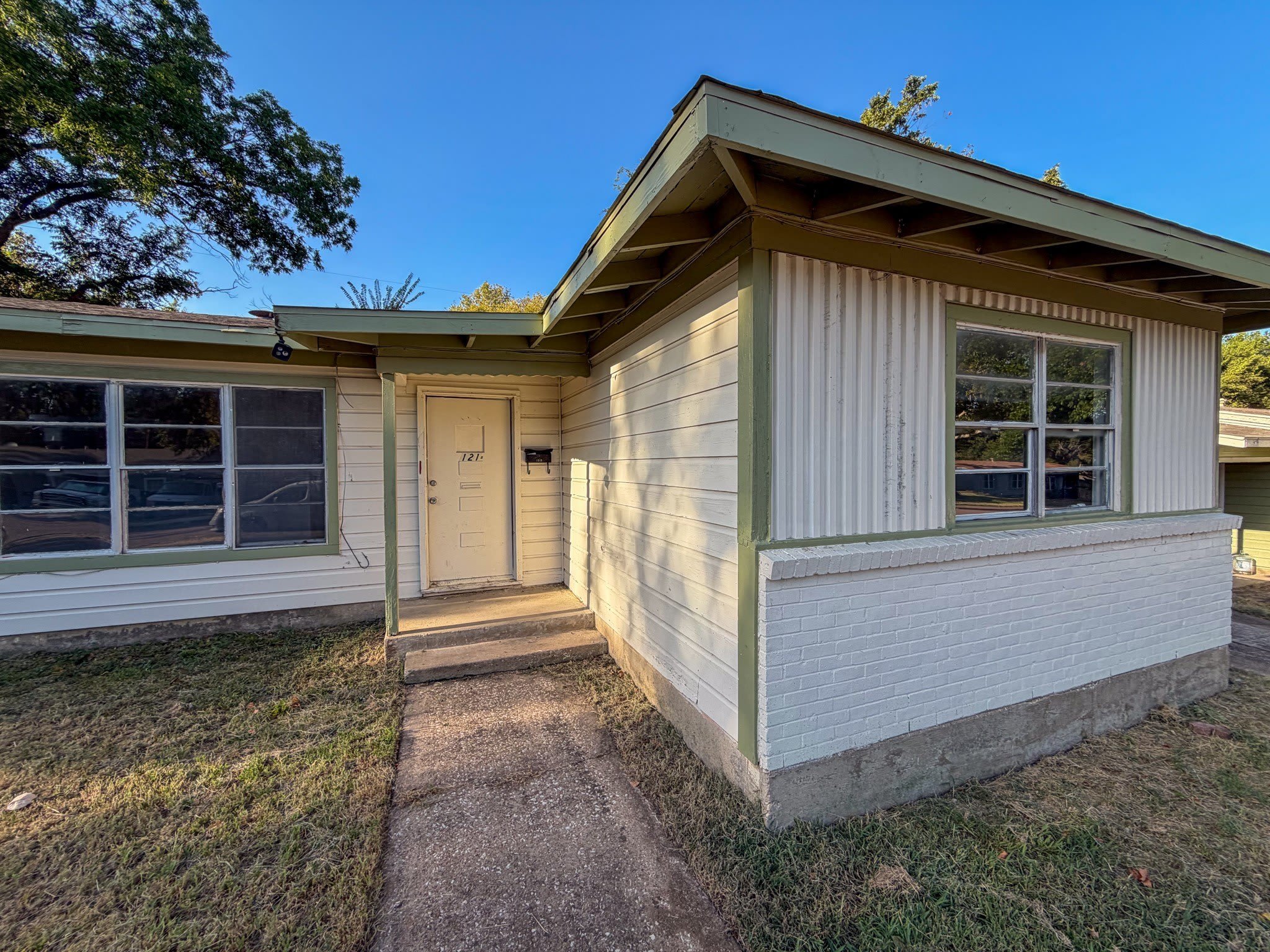 121 Vandenburg Drive – photo 2