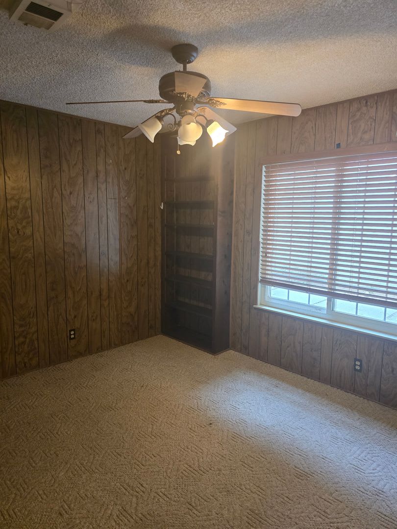 818 Sherri St – photo 5