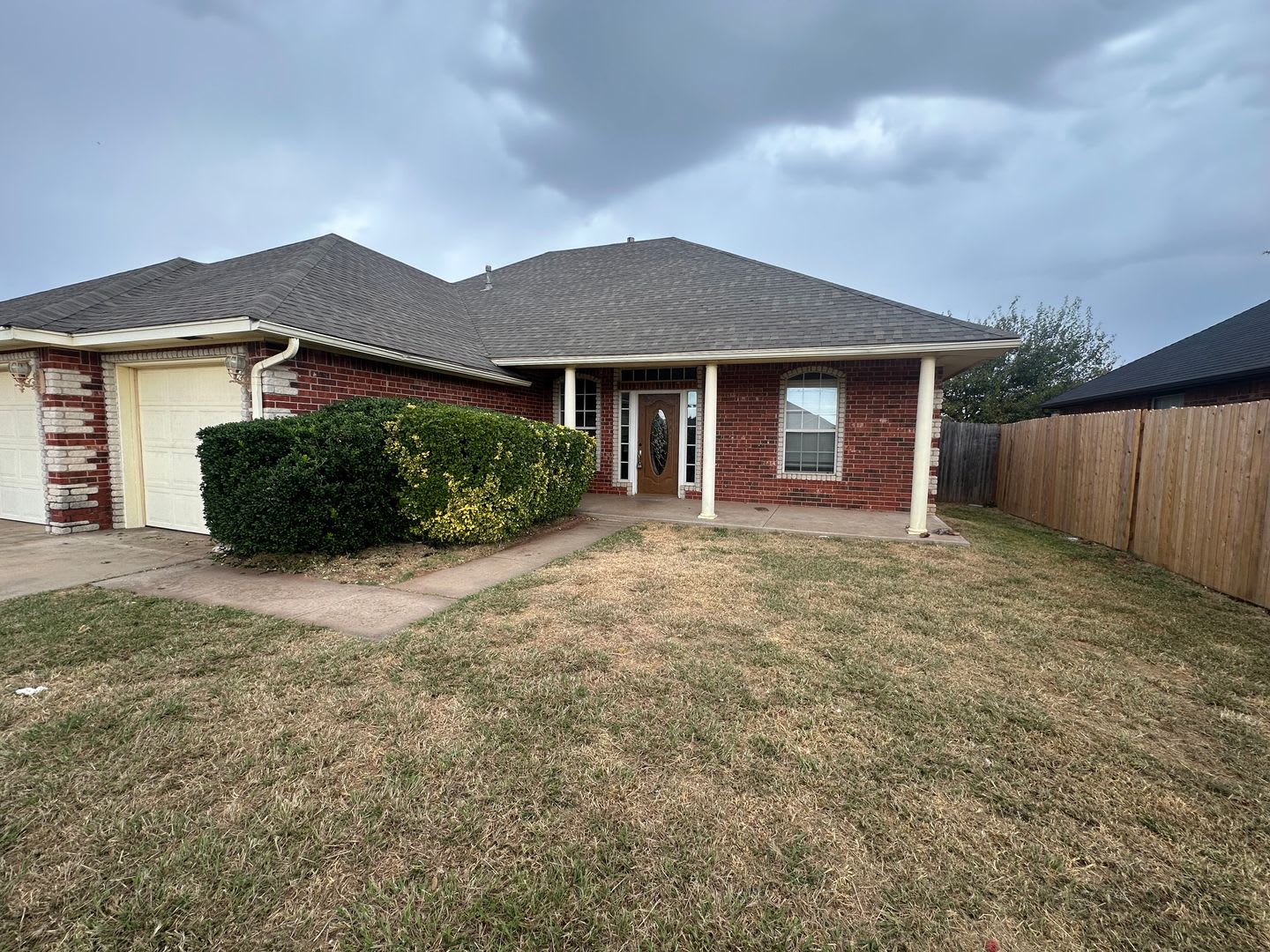 Beautiful 3 bed 2 bath 3 car garage – photo 3