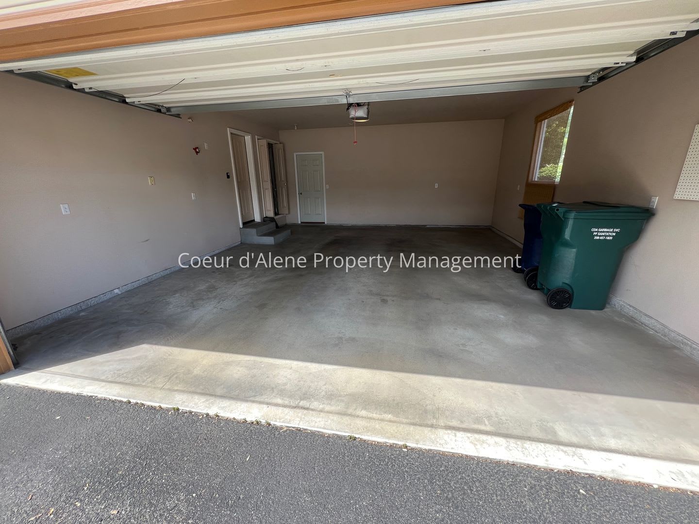 2 bed, 2 bath townhouse near Avondale Golf Course! – photo 2
