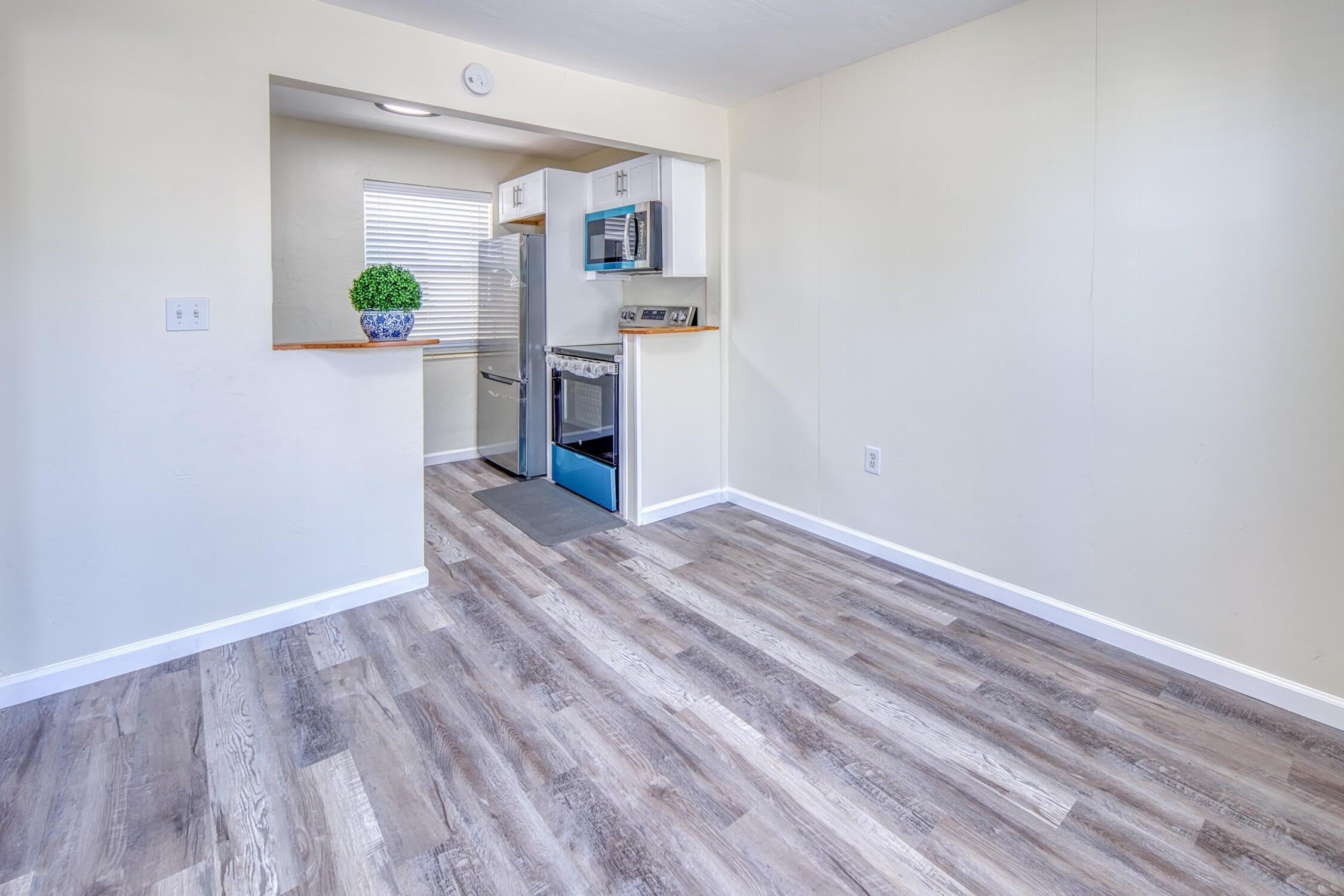 219 N E Street – photo 2