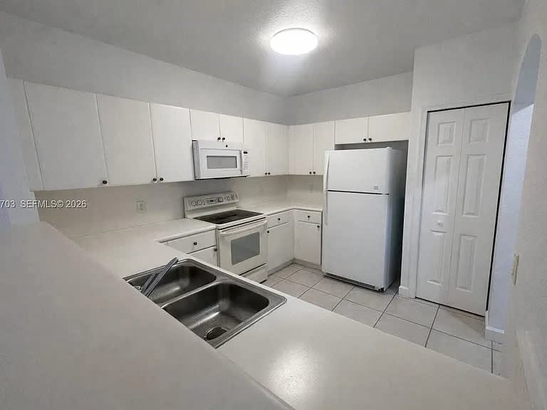 4134 Southwest 158th Avenue – photo 2
