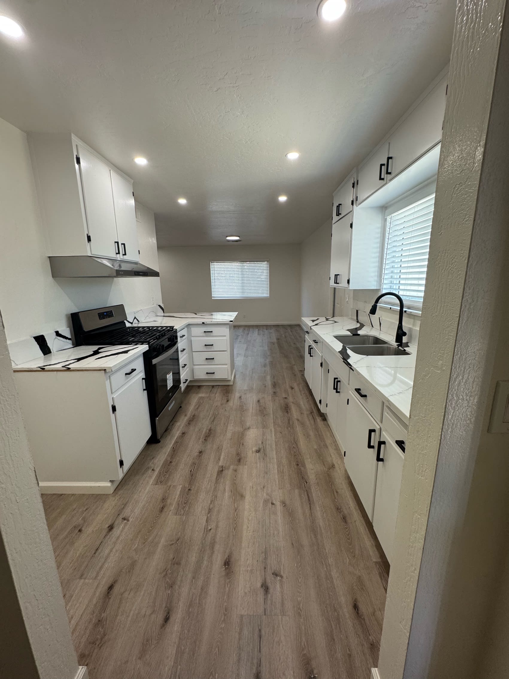1104 Lincolnwood Circle – photo 2