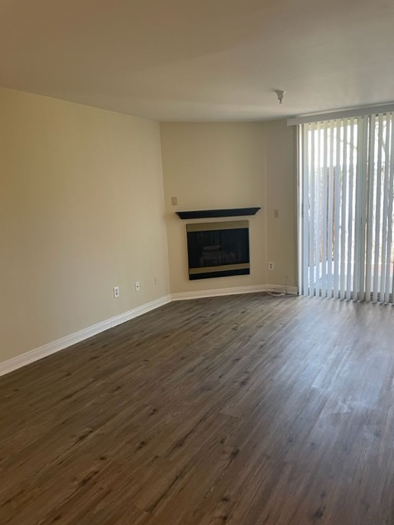 1 Bedroom, 1 Bathroom North Hollywood Condominium for Lease! – photo 5