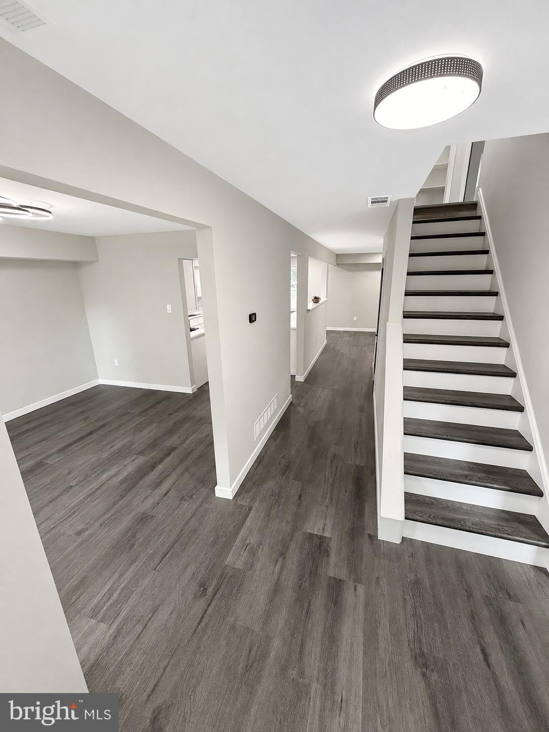 501 FOREST Court – photo 2