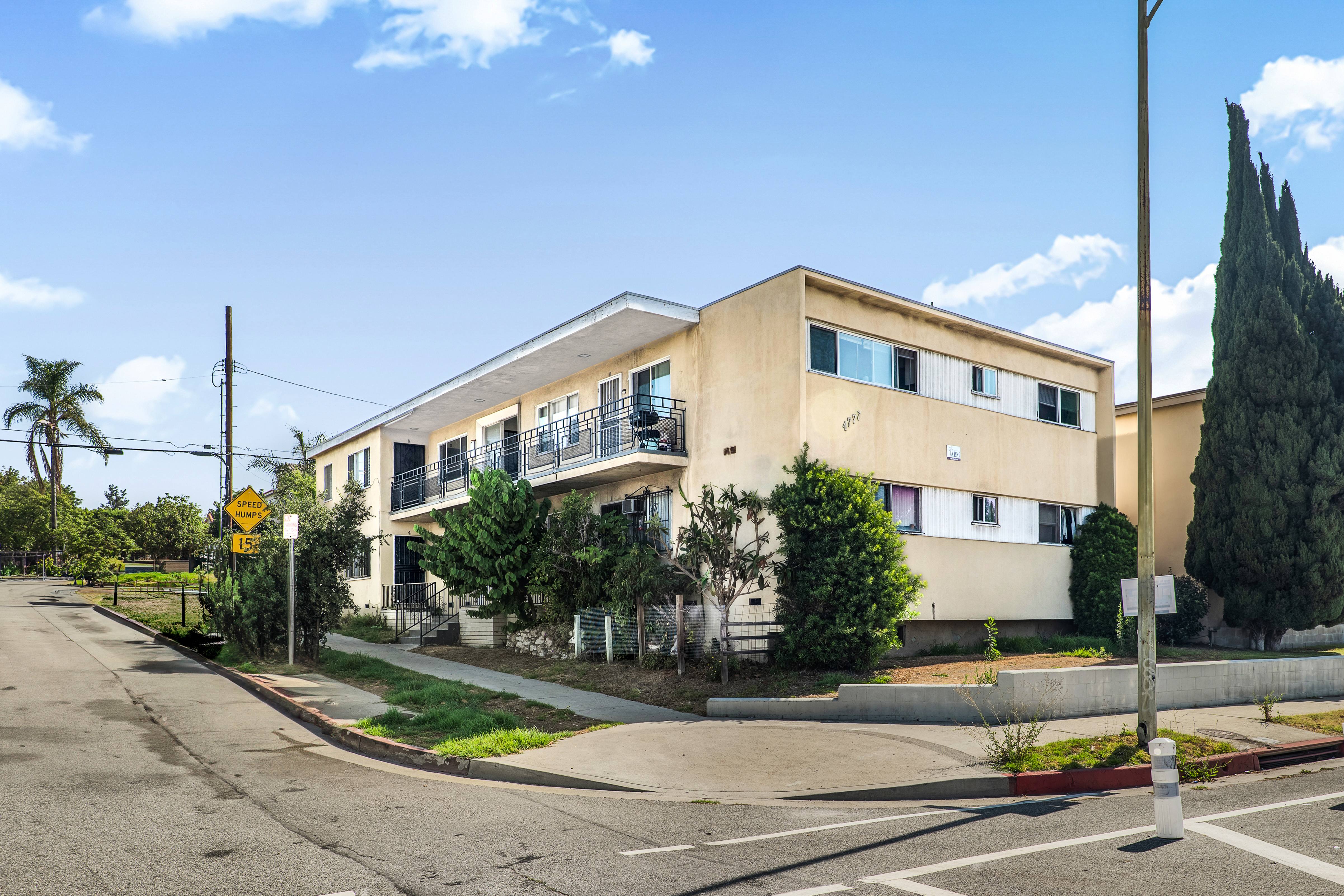 4777 San Vicente Blvd – photo 2